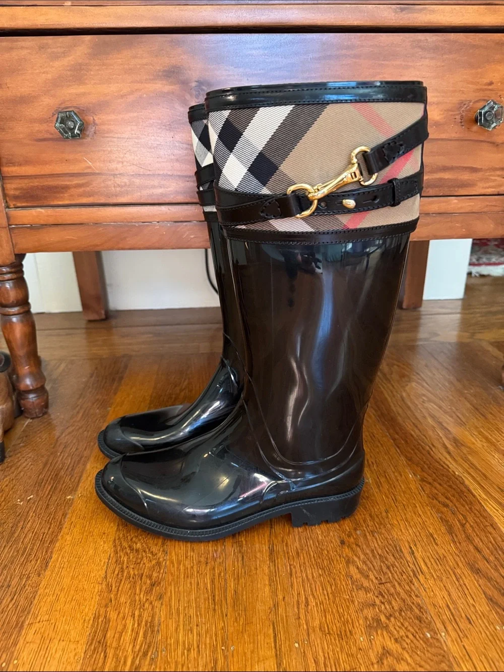 Burberry Black Gloss Rain Boots with Beige Plaid Cuff